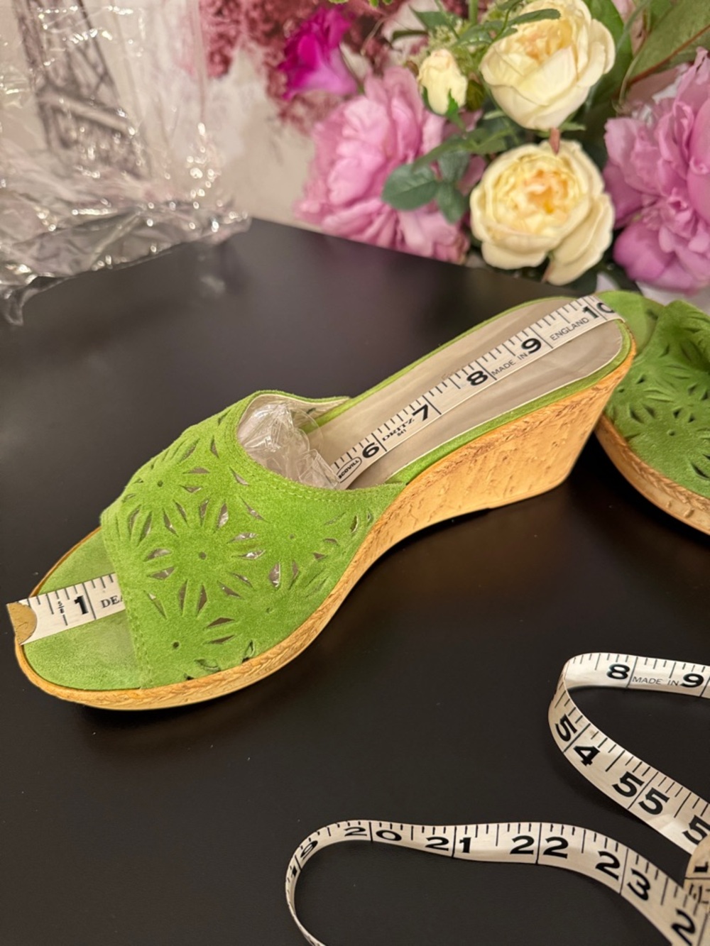 Soto Sopra Made In Italy Lime Green Laser-Cut Suede Wedge Mules - Picture 8 of 9